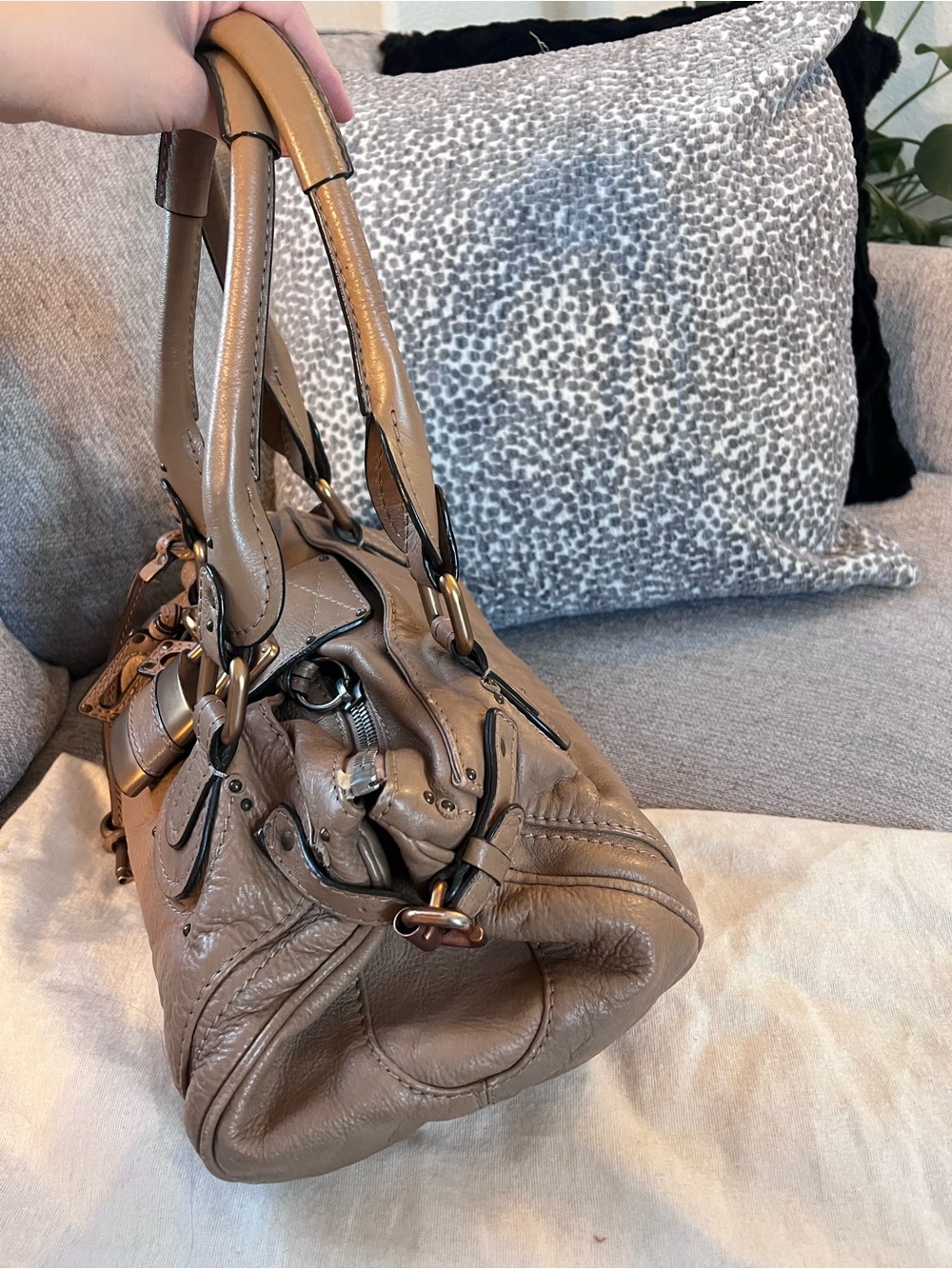 Chloe Paddington Soft Taupe Leather Handbag with Gold Accents - Picture 4 of 11